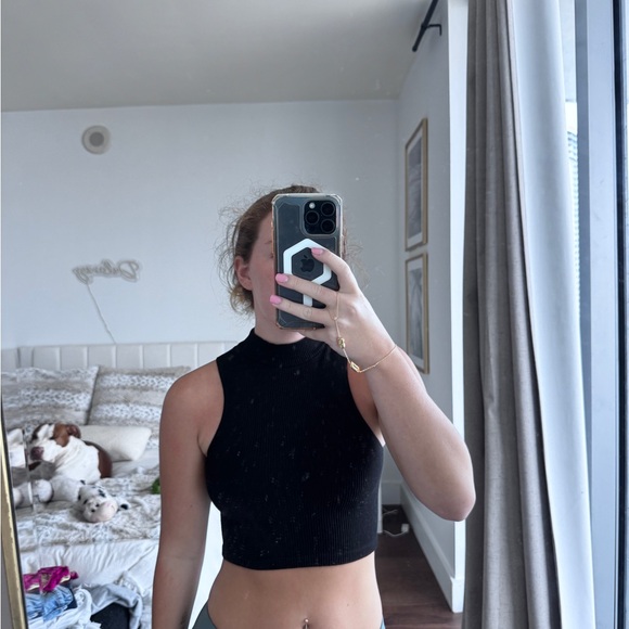 Black Fitted Sleeveless Crop Top - Picture 1 of 2